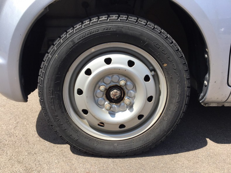 タイヤホイール前