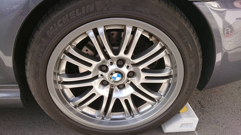 タイヤホイール前