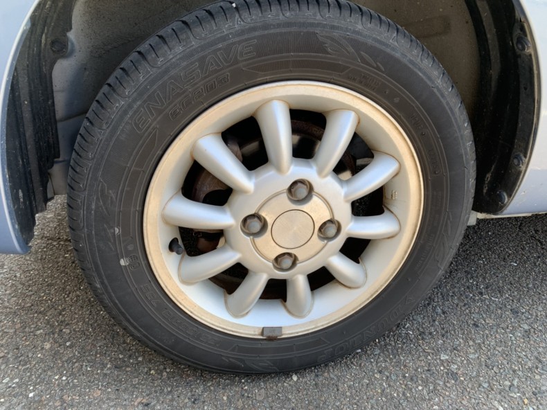 タイヤホイール前