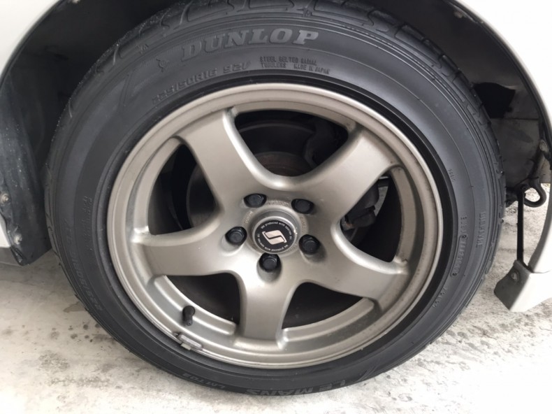 タイヤホイール前