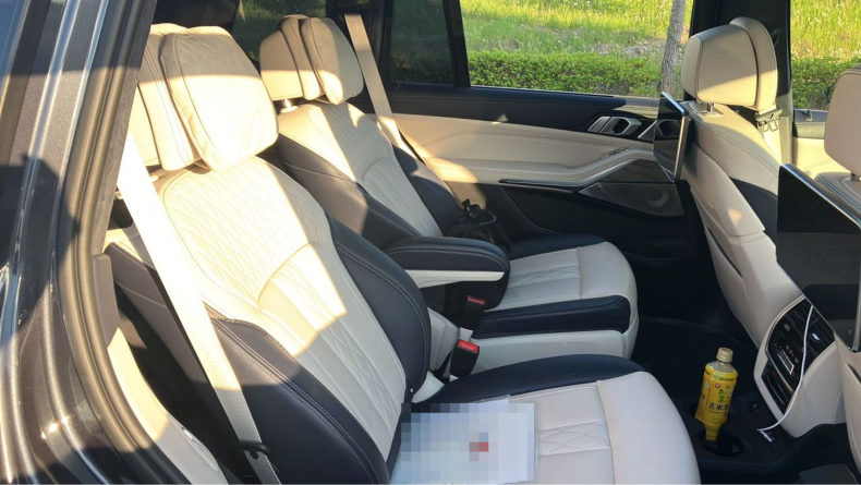 内装後方シート