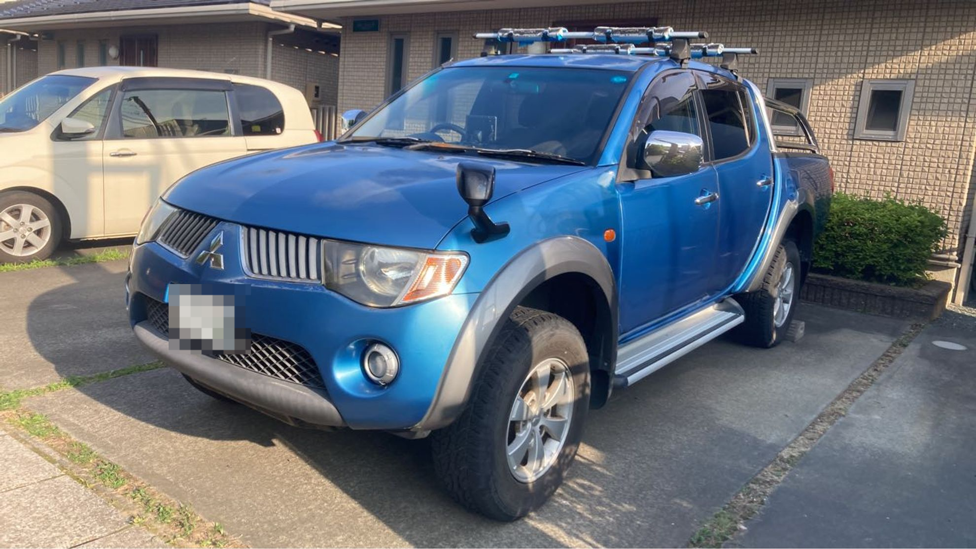 三菱　トライトンの車種サムネイル画像