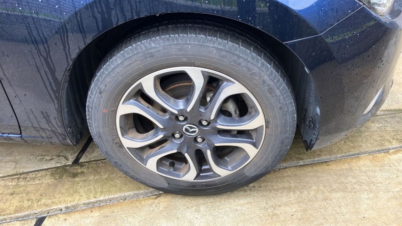 タイヤホイール前