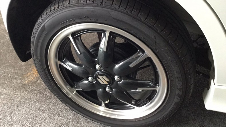 タイヤホイール前