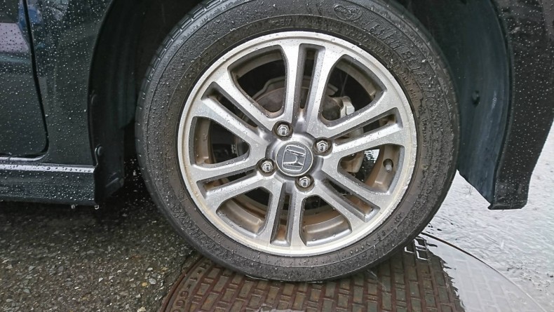 タイヤホイール前