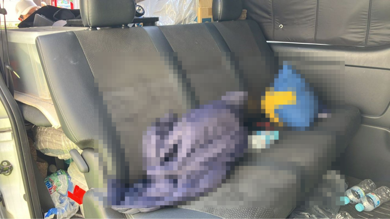 内装後方シート