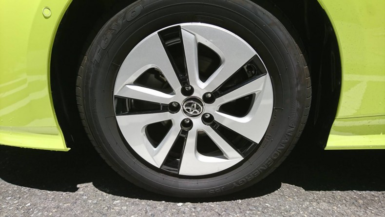 タイヤホイール前