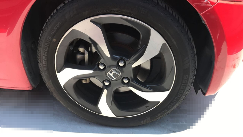 タイヤホイール前