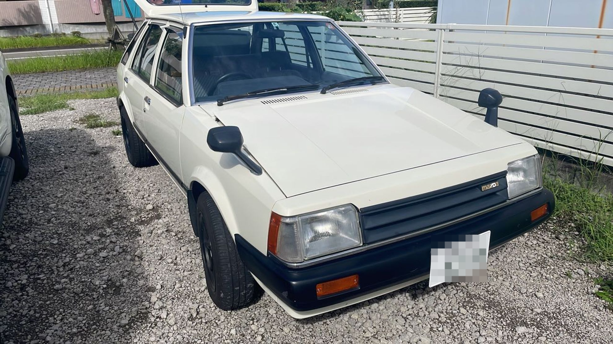 マツダ　ファミリアの車種サムネイル画像