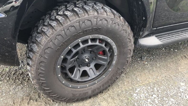 タイヤホイール前