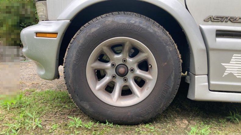 タイヤホイール前