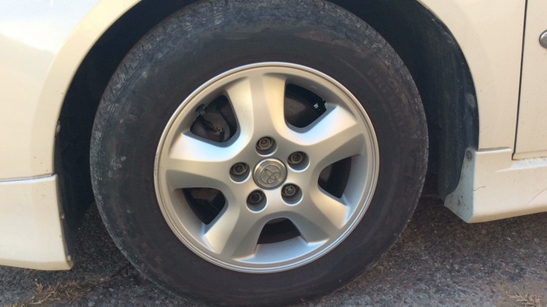 タイヤホイール前