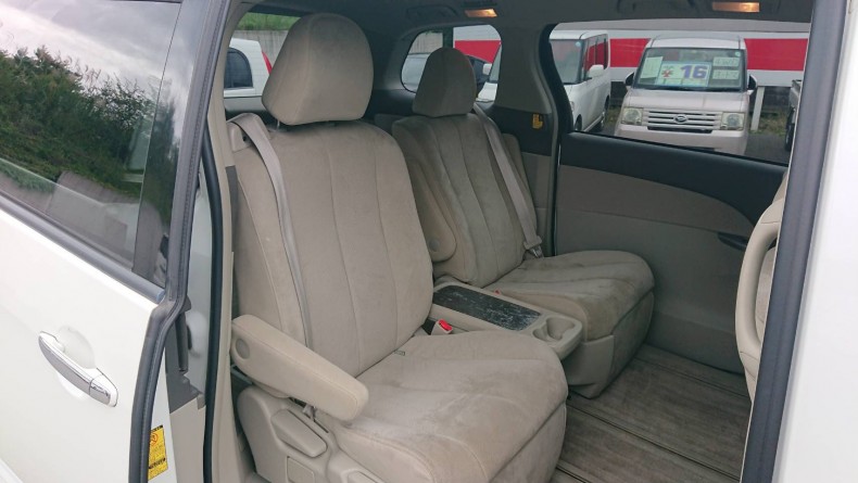 内装後方シート