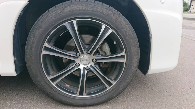 タイヤホイール前