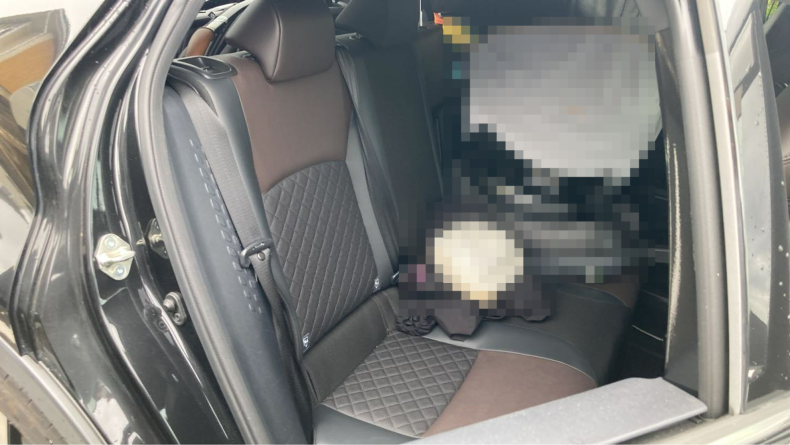 内装後方シート