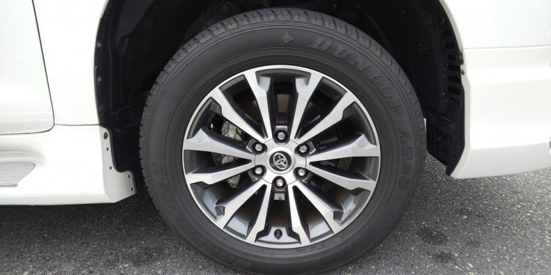 タイヤホイール前