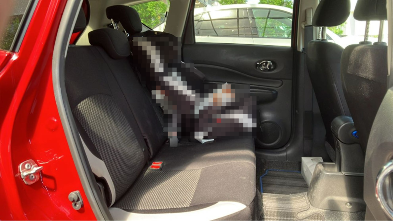 内装後方シート