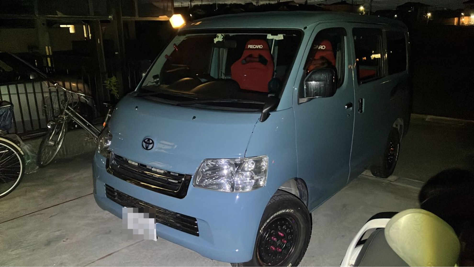 トヨタ　ライトエースバンの車種サムネイル画像