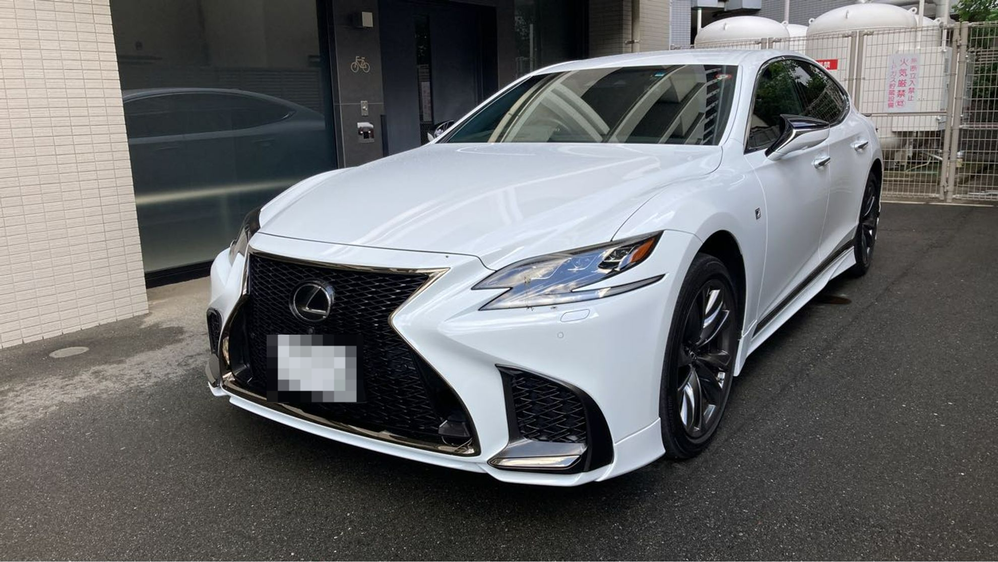 LS LS500 Fスポーツ[6.6万km/2018年式]のオークション実績（2023年11月に成約）[総合評価 : 4][内装評価 : B ...