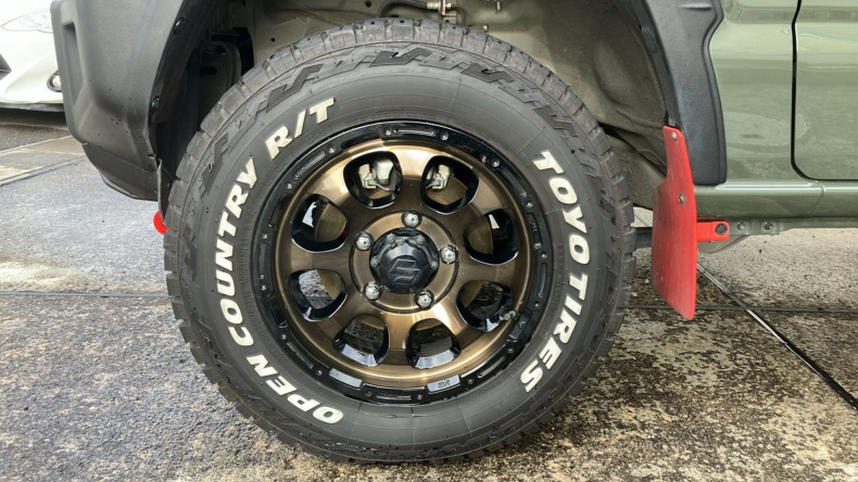 タイヤホイール前