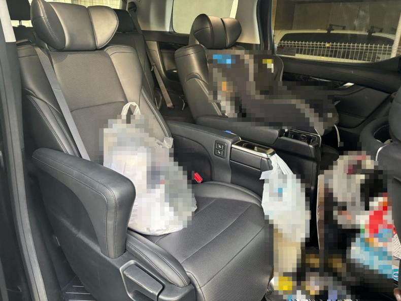 内装後方シート