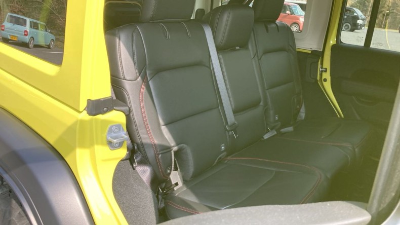 内装後方シート