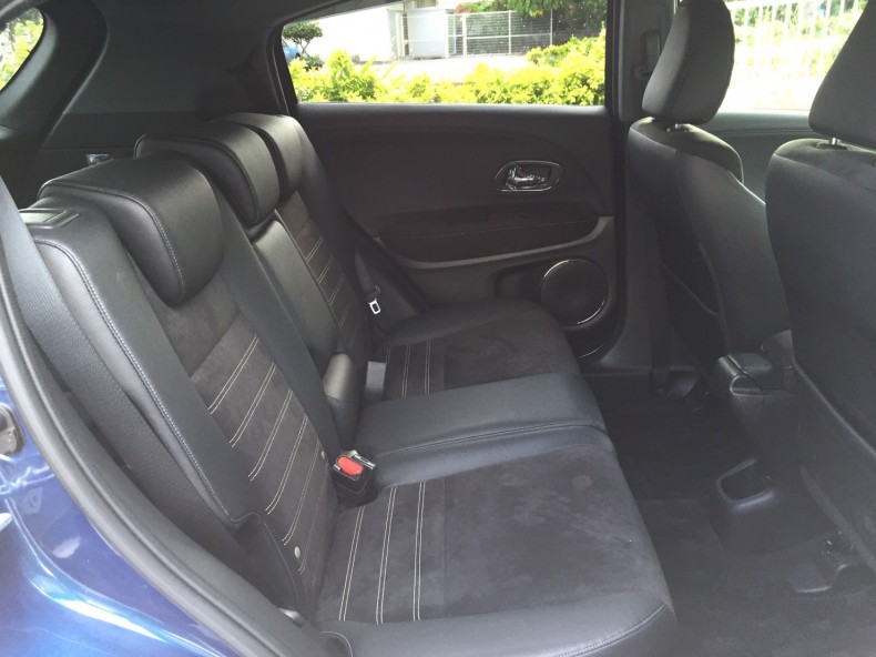 内装後方シート