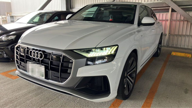 アウディ Ｑ８の売買実績画像