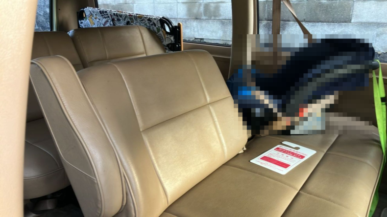 内装後方シート