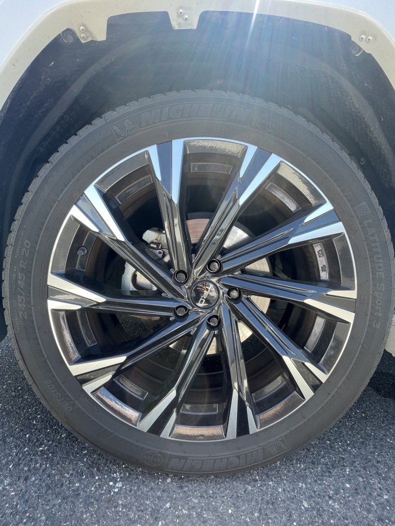 タイヤホイール前