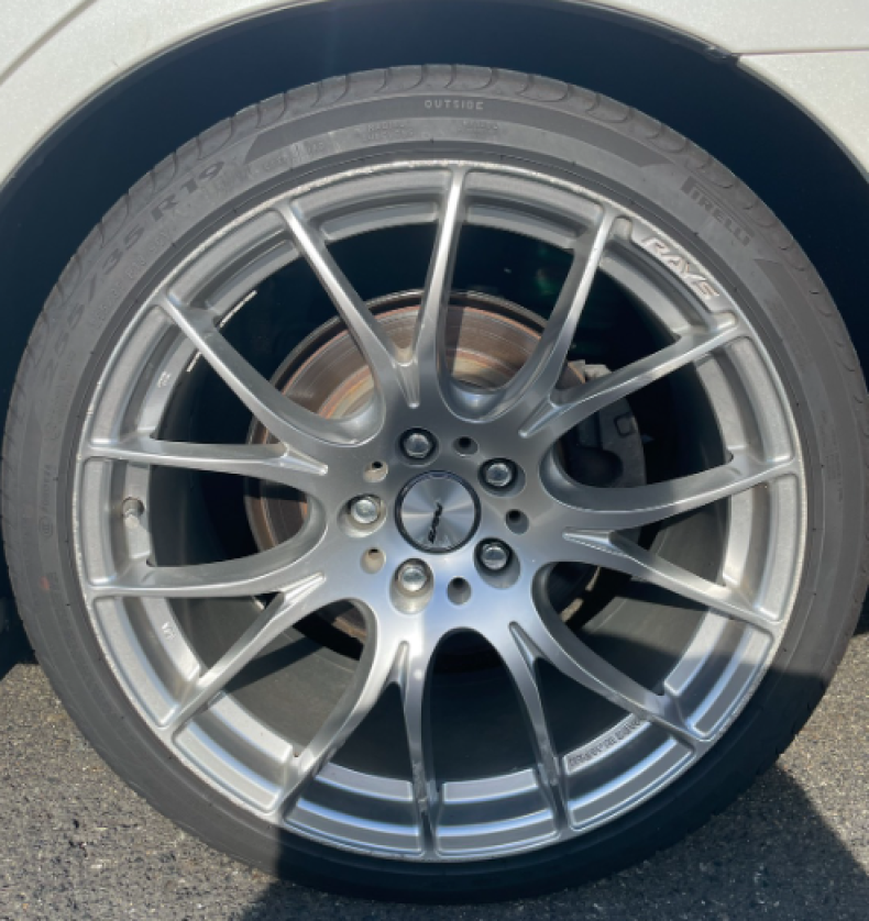 タイヤホイール前