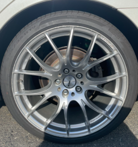 タイヤホイール前