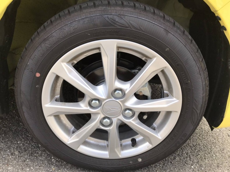 タイヤホイール前