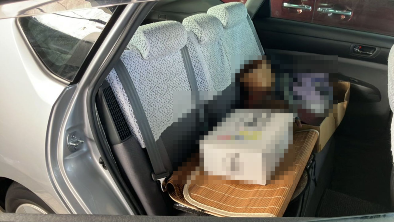 内装後方シート