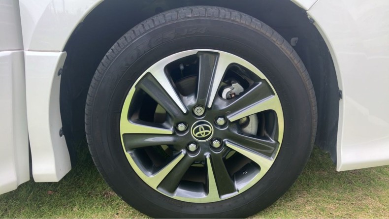 タイヤホイール前