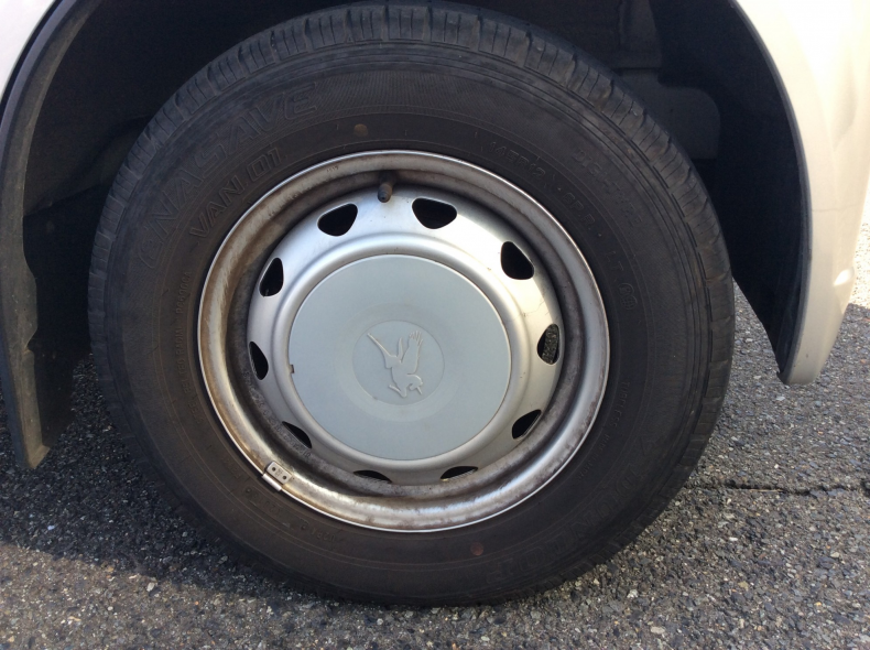 タイヤホイール前