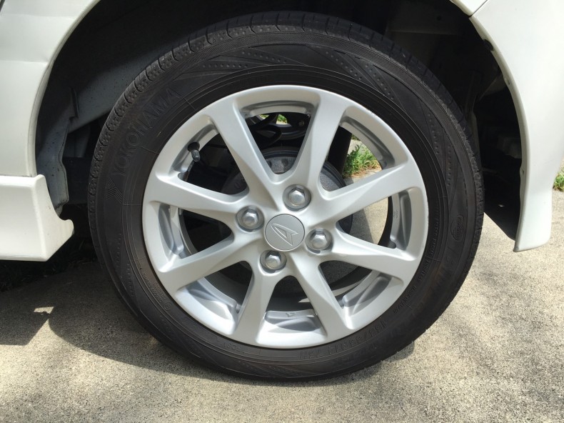 タイヤホイール前