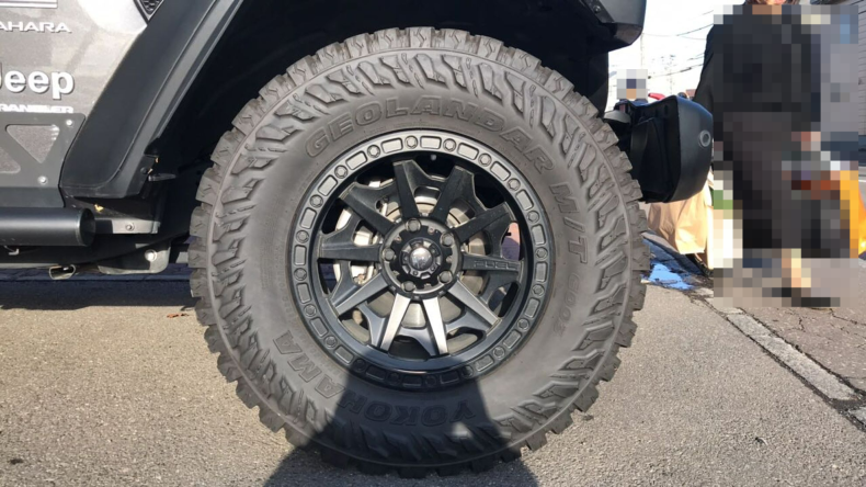 タイヤホイール前