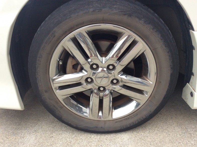 タイヤホイール前