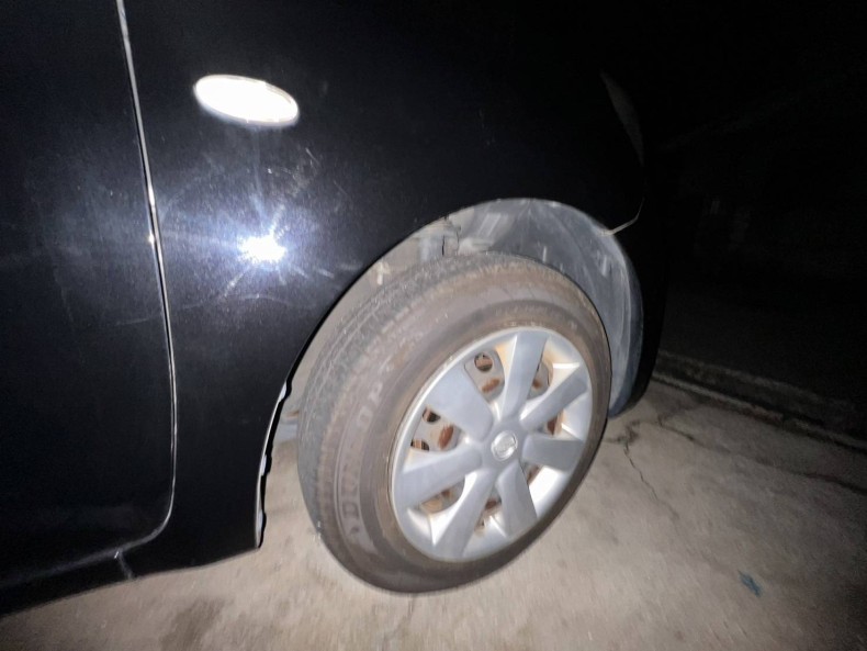 タイヤホイール前