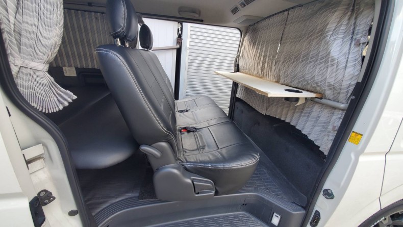 内装後方シート