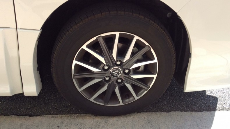 タイヤホイール前