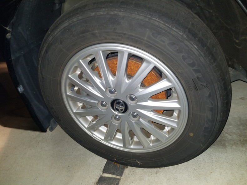 タイヤホイール前