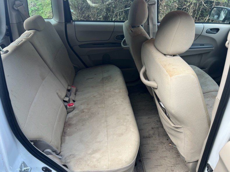 内装後方シート