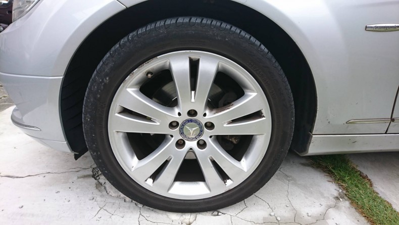 タイヤホイール前