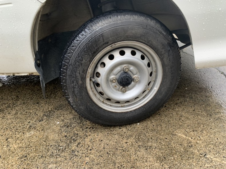 タイヤホイール前