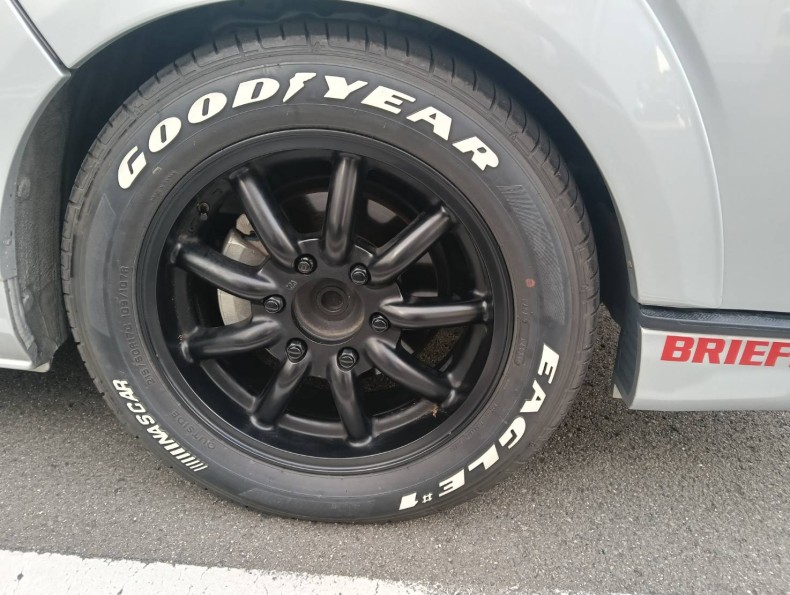 タイヤホイール前