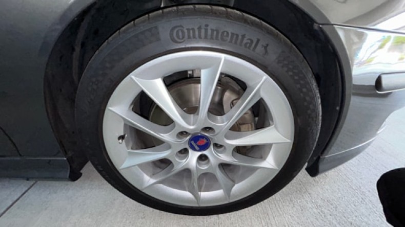 タイヤホイール前