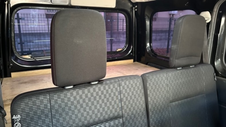 内装後方シート