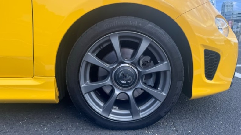 タイヤホイール前